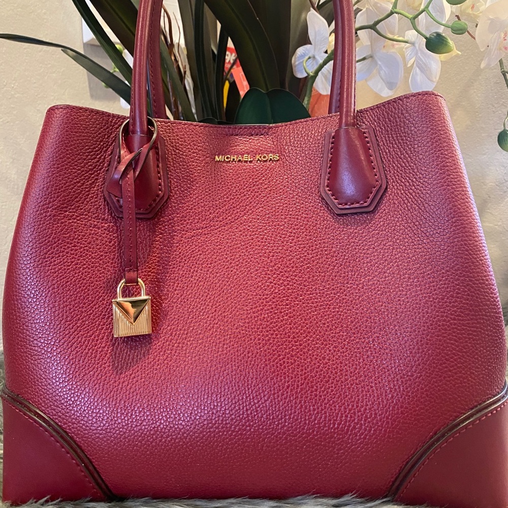100% Authentic Michael Kors